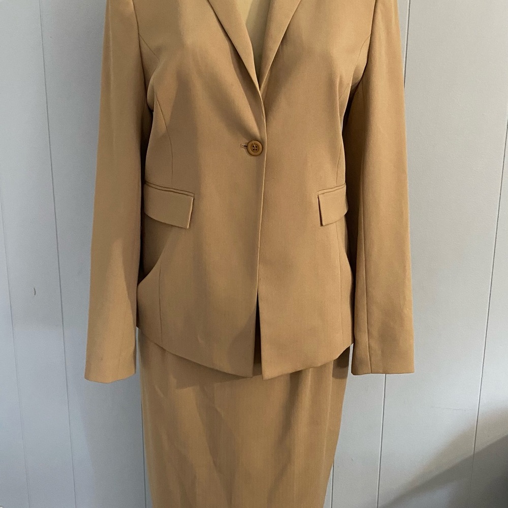 Women's Tailored Tan Blazer - Single-Button Professional Jacket